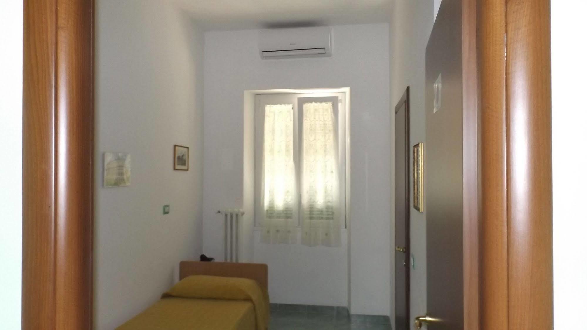Foresteria Roma Esercito Della Salvezza Luaran gambar