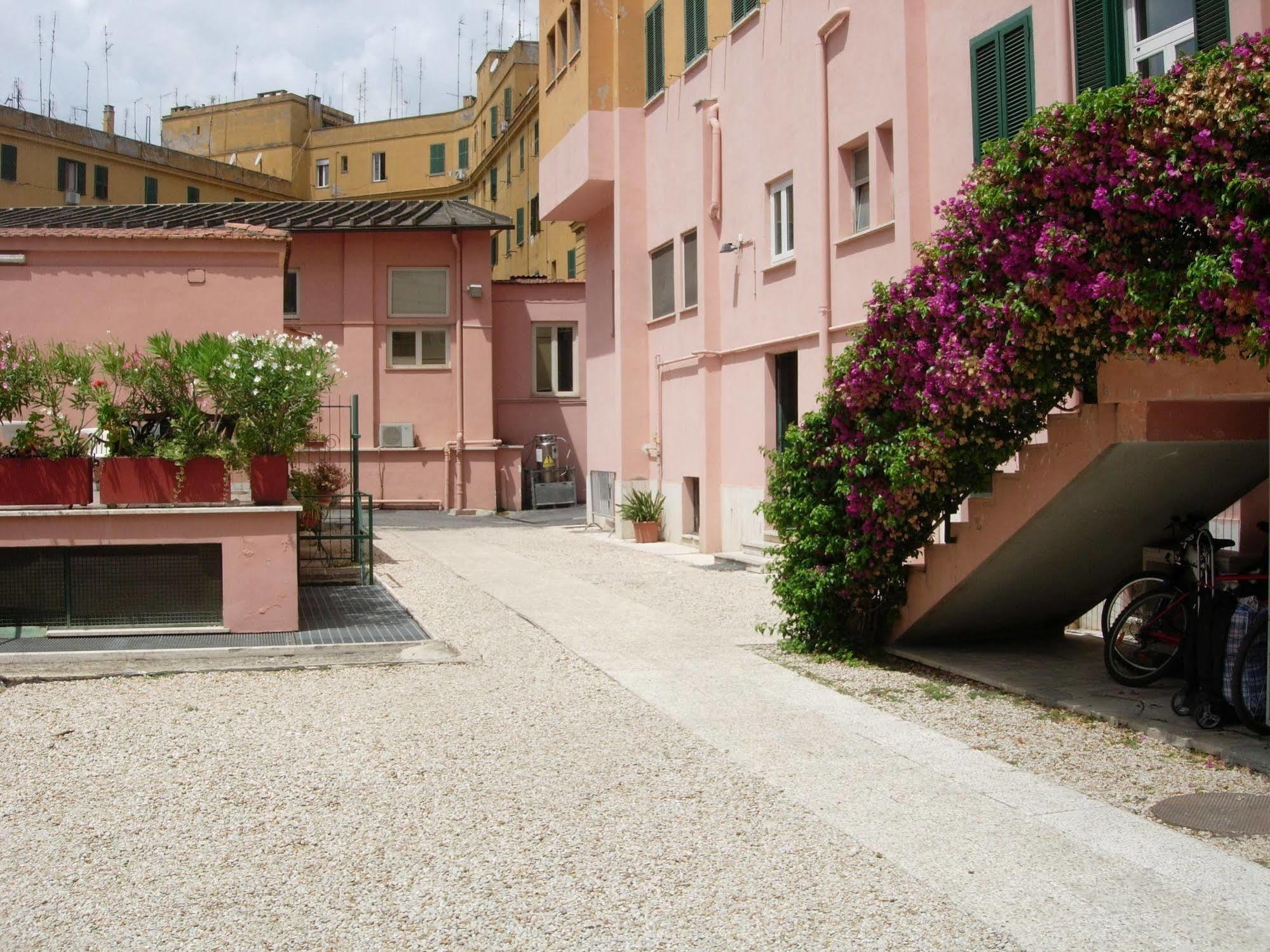 Foresteria Roma Esercito Della Salvezza Luaran gambar